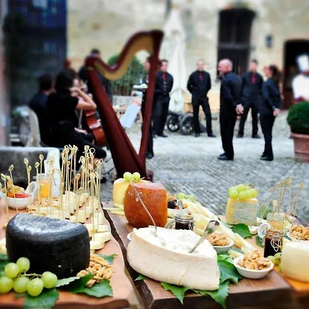 ベッド・アンド・ブレックファスト Castello Di Vigoleno