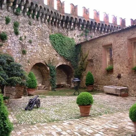 ベッド・アンド・ブレックファスト Castello Di Vigoleno