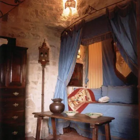 ベッド・アンド・ブレックファスト Castello Di 4*