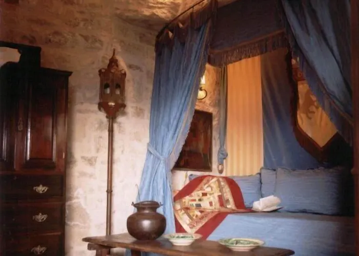 Couette-café Castello Di 4*