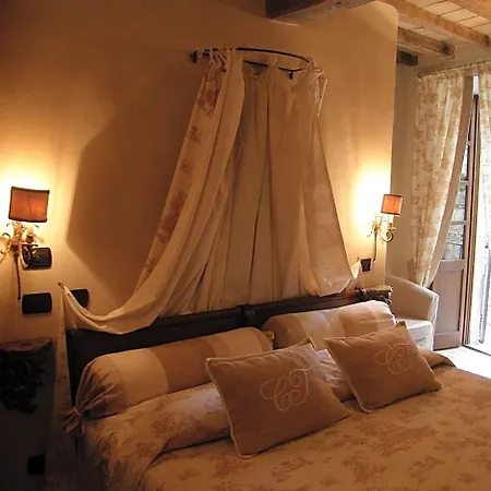 Castello Di Bed and breakfast