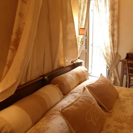Castello Di Bed and breakfast