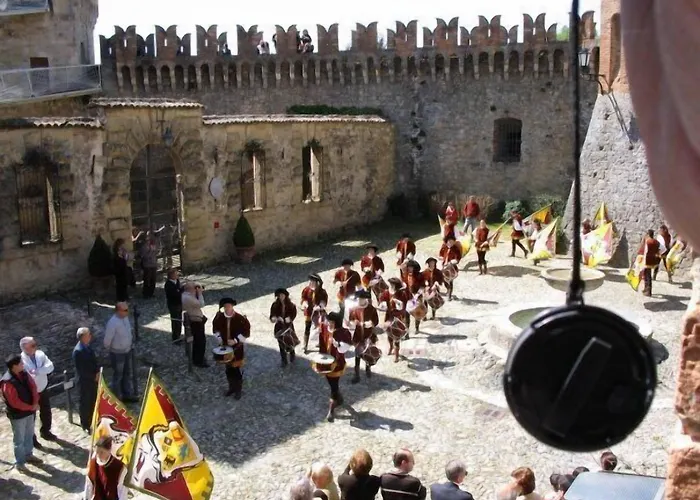 Castello Di Alojamento de Acomodação e Pequeno-almoço 4*