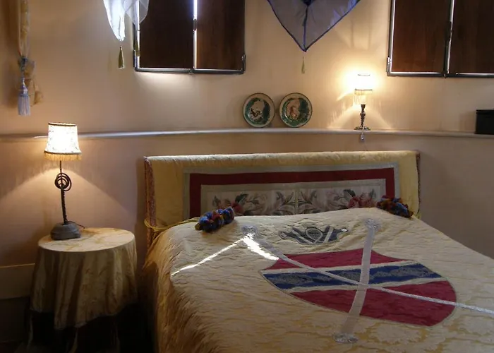 Castello Di Alojamento de Acomodação e Pequeno-almoço Vigoleno