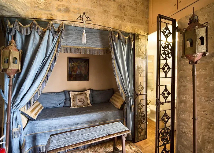 Alojamento de Acomodação e Pequeno-almoço Castello Di 4*